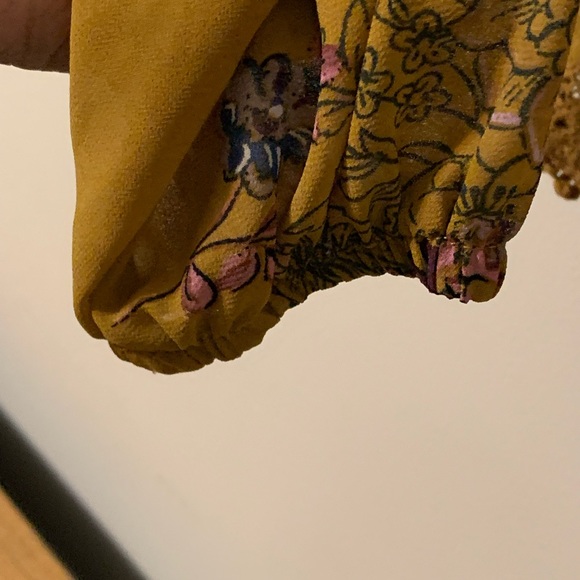 Size Small Long Sleeve Lightweight Top by JOLT - Picture 14 of 16